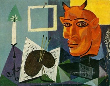 Pablo Picasso Painting - Naturaleza muerta con vela de paleta y cabeza de minotauro roja 1938 cubista Pablo Picasso